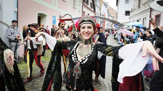 Víkendové Slavnosti ptilisté re v eském Krumlov. 