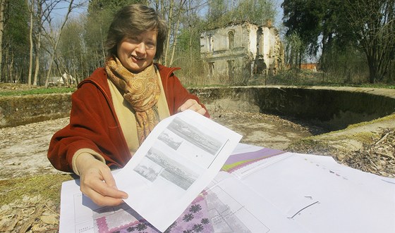 Martina Havlíková, která se pokouí spolu s dalími nadenci obnovit Maíský park.  
