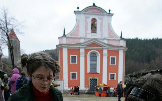 Ped kostelem svatého Martina v Nejdku, kde se kadoron konají vánoní