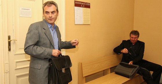 U olomouckého okresního soudu padly nejpekvapivjí informace od bývalého pokladníka Sigmy Ladislava ímského (vlevo) a nkdejího sportovního editele klubu Jiího Kubíka (vpravo).
