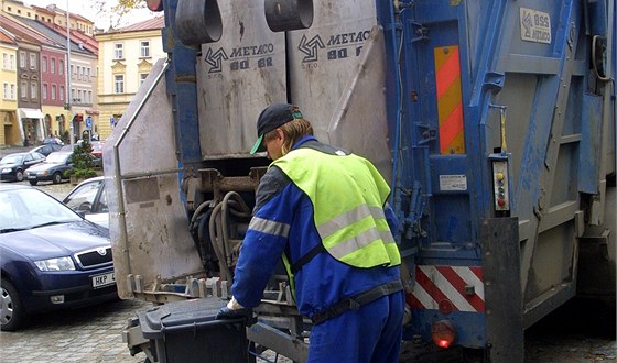 Stedoei dluí radnicím za vývoz popelnic miliony korun. Ilustraní snímek