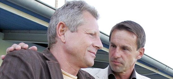 Vlastimil Petrela (vlevo) s trenérským kolegou Frantikem Strakou