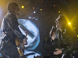 Glastonbury 2011 - Bono a The Edge pi vystoupen U2