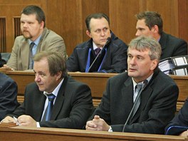 Na konci ervna 2011 zaal dlouho oekvan soud s deseti obvinnmi, vtinou