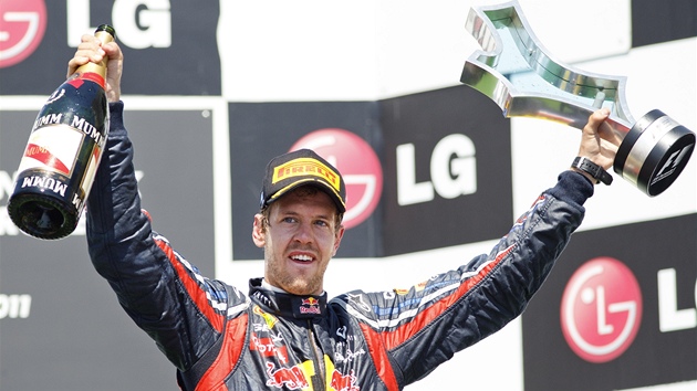 OBVYKLÝ OBRÁZEK. Sebastian Vettel je letos ve formuli 1 tém neporazitelný.