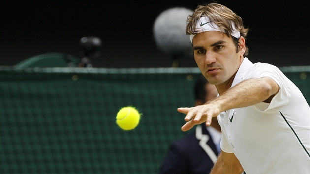 Roger Federer pi tvtrfinále Wimbledonu.