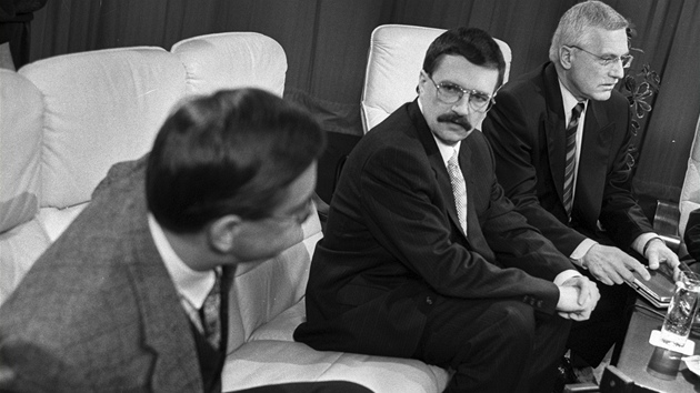 Debata v České televizi: Jiří Skalický, Josef Lux a Václav Klaus; prosinec 1997 Debata v České televizi: Jiří Skalický, Josef Lux a Václav Klaus; prosinec 1997