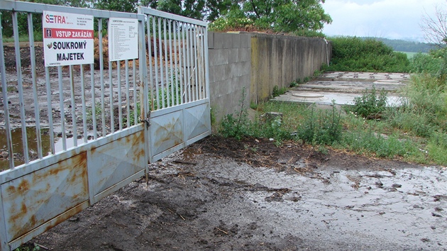 Zdrojem zápachu, který obtuje obyvatele Vyskytné u Jihlavy, Jiína, Bílého