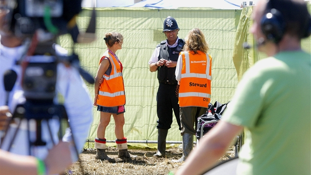 Glastonbury 2011 - policie vyetující smrt v areálu