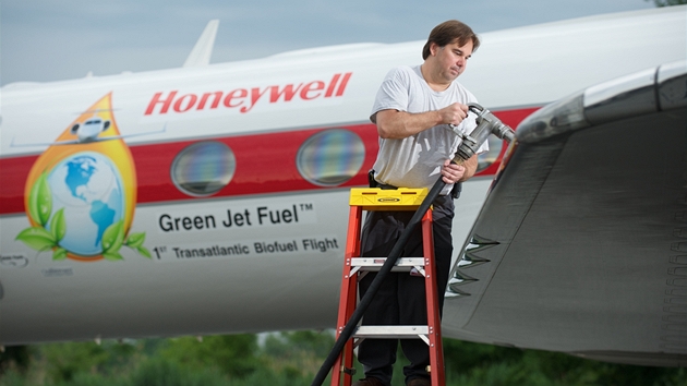 Gulfstream G450 pi tankování biopaliva Honeywell