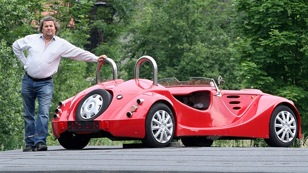 Ředitel a majitel automobilky Kaipan Michal Hradský Ředitel a majitel automobilky Kaipan Michal Hradský