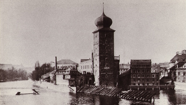 ítkovské mlýny byly zbourány v roce 1928, aby uvolnily místo Mánesu.
