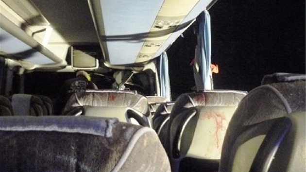 Krev na sedakách ponieného eského autobus u dálnice A9.