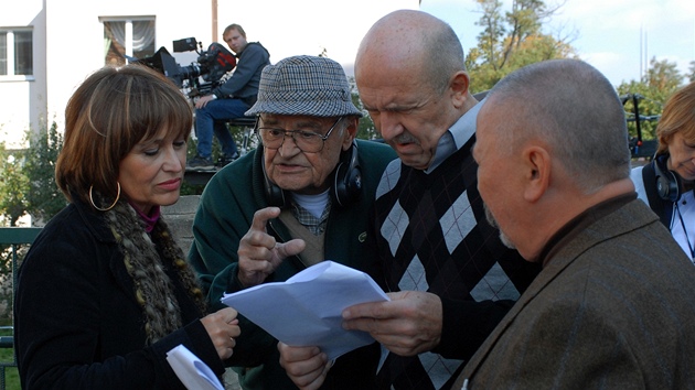 Z filmu Saxána - Petra ernocká a Petr Nároný s reisérem Václavem Vorlíkem...