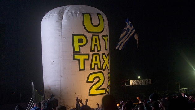 Bono v Glastonbury zpíval balon nebalon.