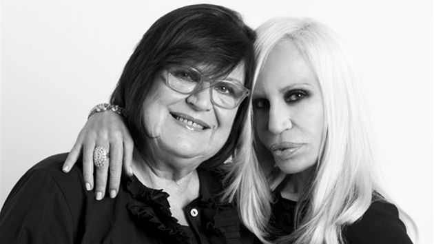 Donatella Versace vytvoila kolekci pro H&M. 