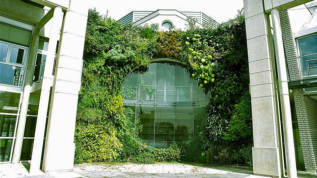 Architektura propojená s vertikálními zahradami zajímá stále více architekt po...