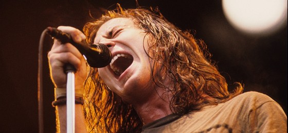 V mld ml v sob frontman Pearl Jam hodn rozervanosti a nevyeench vc.