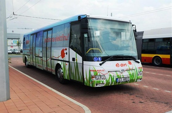 Jeden z testovaných elektrobus v Hradci Králové.