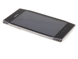 Recenze Nokia X7 telo
