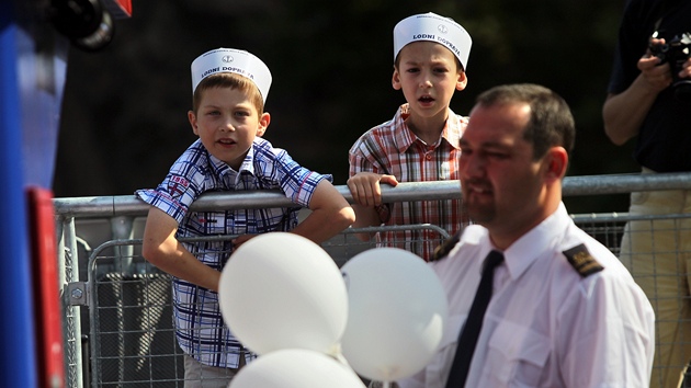 Prváci ze dvou brnnských základních kol dostali první vysvdení na palub