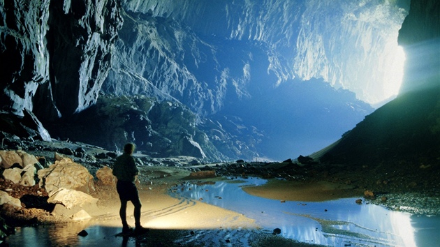 Nejvtí jeskynní prostorou je jeskyn Sarawak v Malajsii