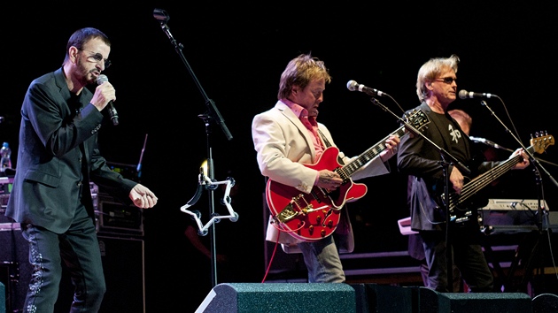 Z koncertu Ringo Starr & All Starr Band, Praha, 29. 6. 2011 (zleva Ringo Starr,