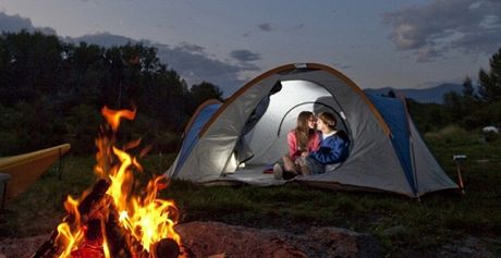 Lidé se nauili kupovat sezónní zboí na internetu, po dovolené ho vrátí a dostanou zpátky peníze