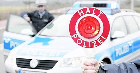 Nmetí policisté v kontrolách eských idi pitvrdili. Ilustraní foto