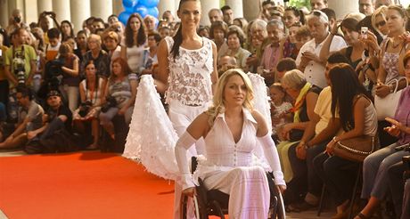 Karlovarsk festival obdivoval modelky na vozku na netradin pehldce
