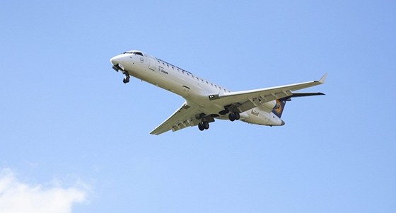 Lufthansa jet neví, zda-li byl v zavazadlovém prostoru skuten kou, nebo lo o planý poplach. Ilustraní foto.