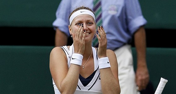 VYHRÁLA JSEM! Petra Kvitová slaví vítzství ve Wimbledonu.
