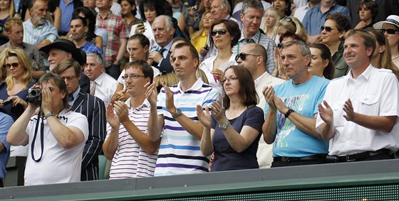 JSME NA TEBE HRD! Rodina Petry Kvitov sleduje finle wimbledonsk dvouhry en.