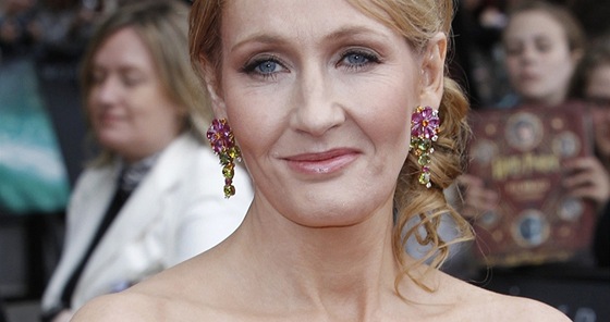J. K. Rowlingová napsala Volání Kukaky pod pseudonymem Robert Galbraith.