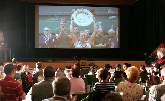 Velkoploná projekce finále Wimbledonu v kulturním domu ve Fulneku