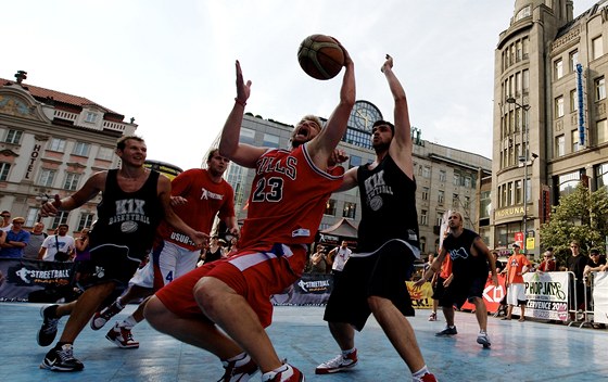 Evropská streetballová elita se v roce 2011 sela na praském Václavském