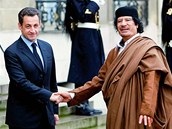 RUKU TI PODÁM, ALE NA PIVO NEPŮJDEME (NICOLAS SARKOZY & MUAMMAR KADDÁFÍ)