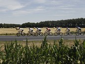 cyklistick peloton bhem 3. etapy Tour de France
