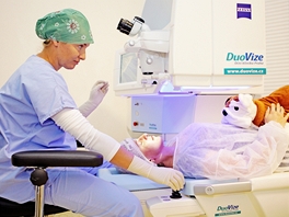 Korekce dioptrick vady pomoc laserov refrakn chirurgie 