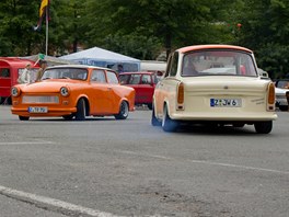 K trabantu patí nezbytná kouová clona. Nkomu voní, jinému ne.