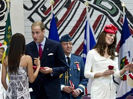 Princ William a Catherine na ceremonii, pi ní pes dvacet pisthovalc...