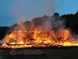 Por zcela zniil devn penzion s restaurac v Oskav na umpersku. (9.