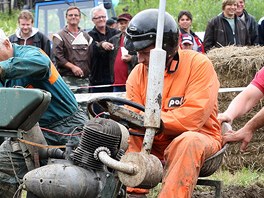 Doická traktoriáda - závody doma vyrobených i továrních traktor