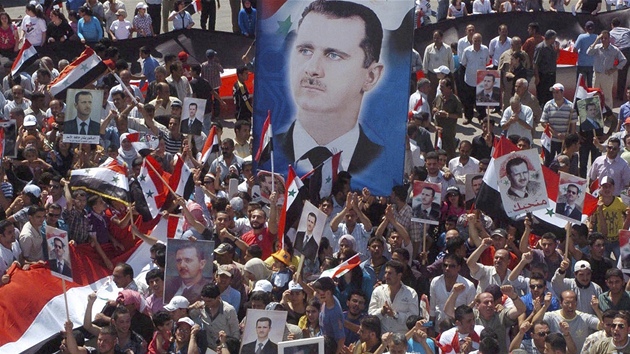 Demonstrace Asadových píznivc v syrské vesnici Ezra(6. ervence 2011)