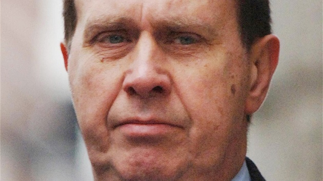 Bývalý královský reportér NoW Clive Goodman elí podezení, e platil policii