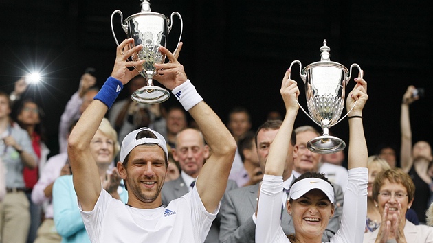 Jürgen Melzer a Iveta Benešová se radují. Vyhráli smíšenou čtyřhru ve slavném Jürgen Melzer a Iveta Benešová se radují. Vyhráli smíšenou čtyřhru ve slavném