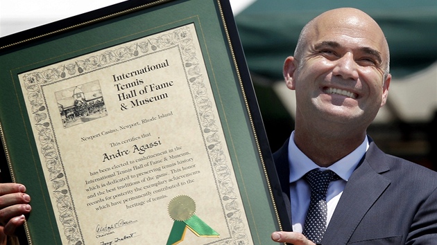 NESMRTELNÝ. Americký tenista Andre Agassi byl slavnostn uveden do sín slávy. 