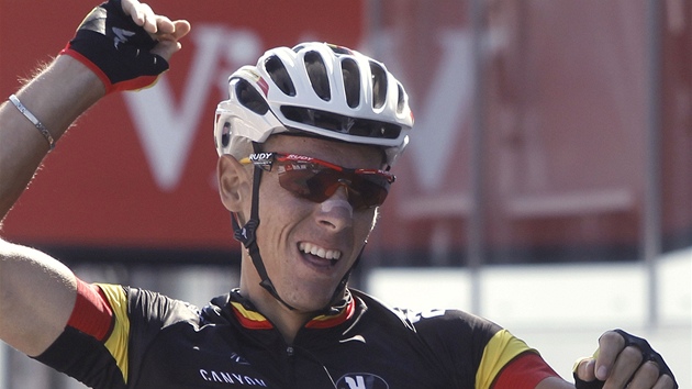 HURÁ. První etapu letoní Tour de France ovládl Belgian Philippe Gilbert.