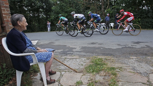 ALLEZ! Uprchlíci bojují na trati 8. etapy cyklistické Tour de France.