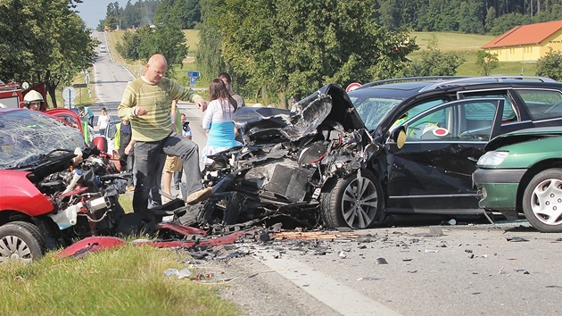 Hromadná nehoda osmi automobil u Dolního Tebonína na eskokrumlovsku si